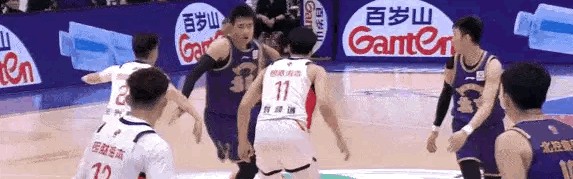 B体育app下载-13+10+6！徐昕炸了！可惜反绝杀…